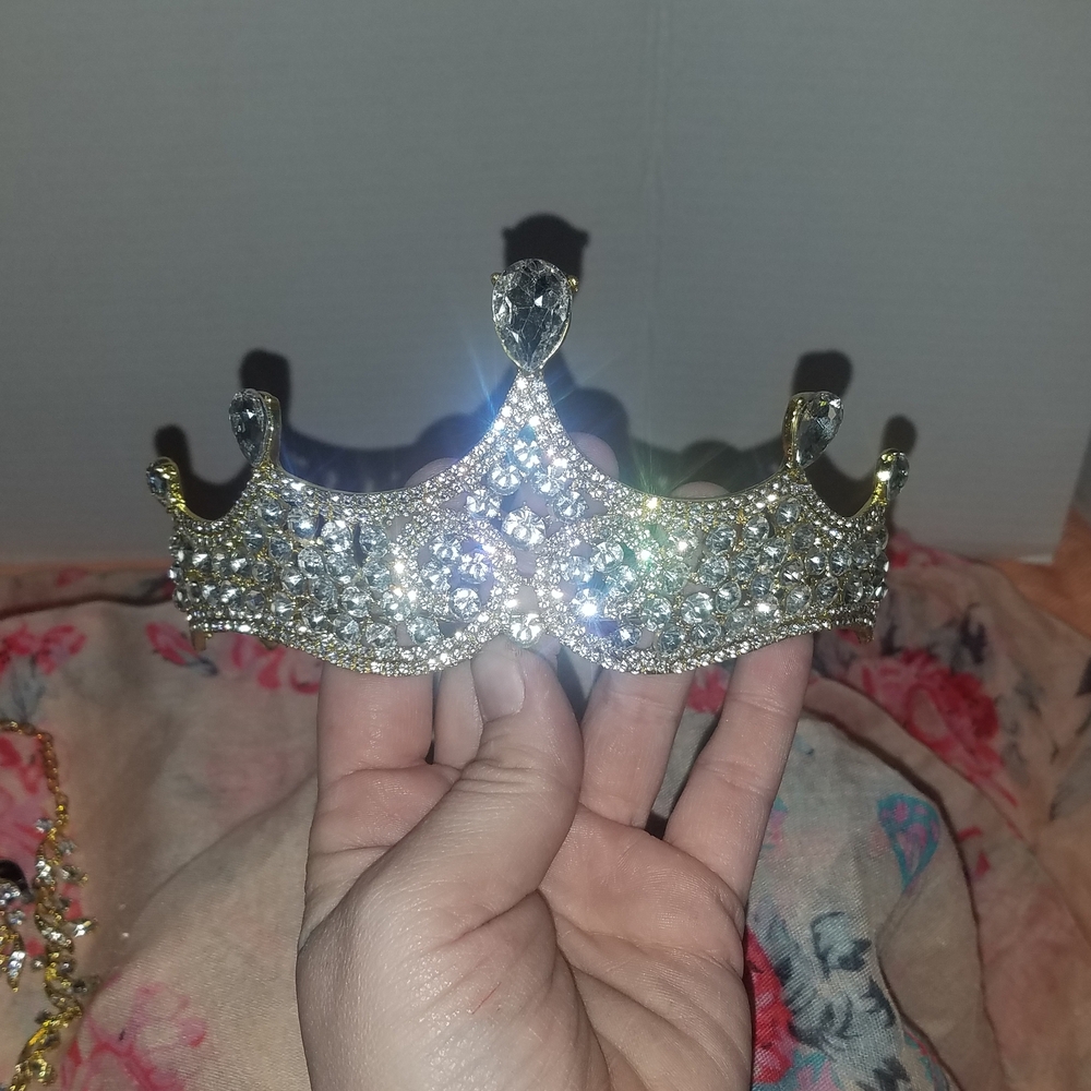 Tiara Gold With Crystals, With Matching Necklace, And Earrings